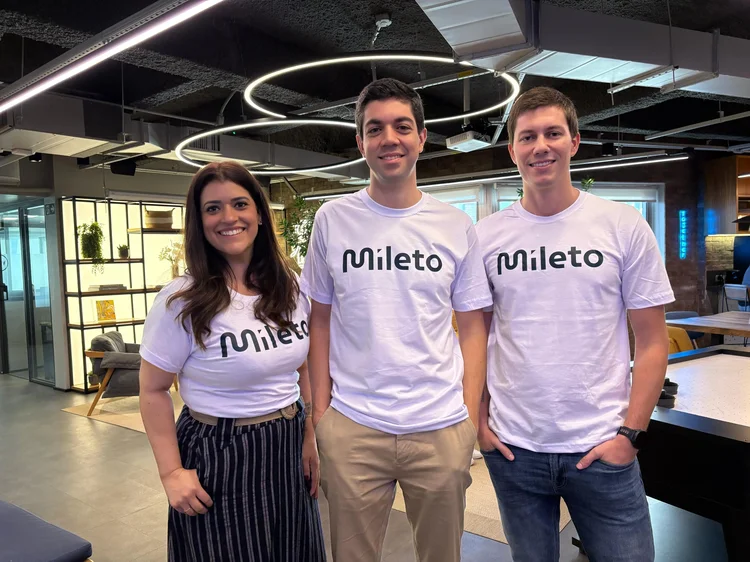 Time da Mileto no escritório